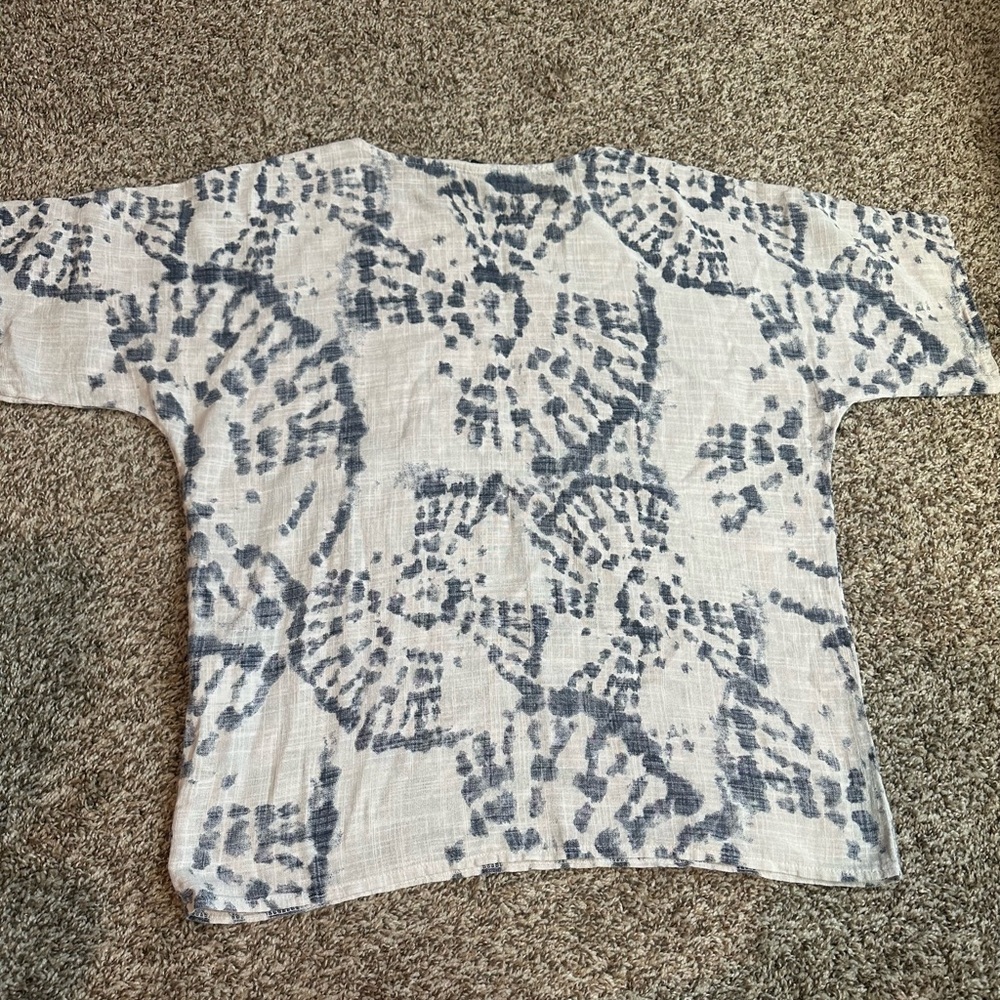 CHARLIE B White Top with Blue Tie-Dye Print